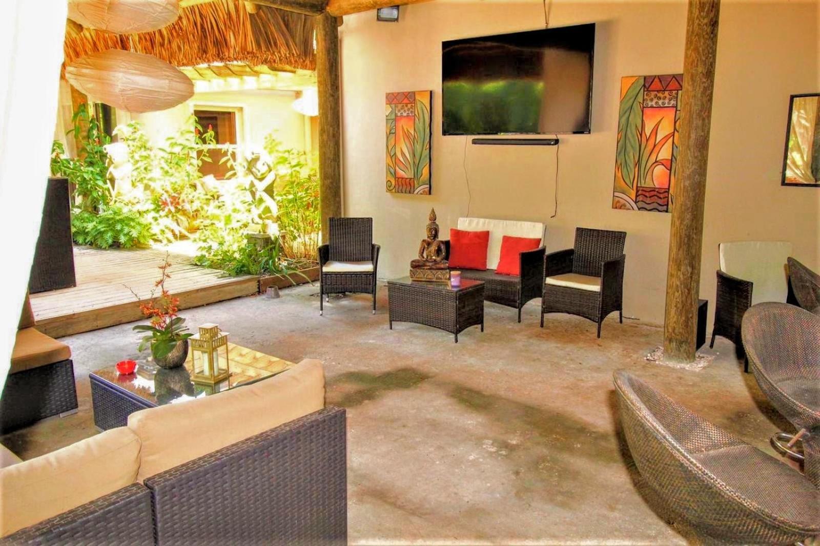 Vila Magical Wonderkoi House In A Japanese Koi Garden Miami Exteriér fotografie