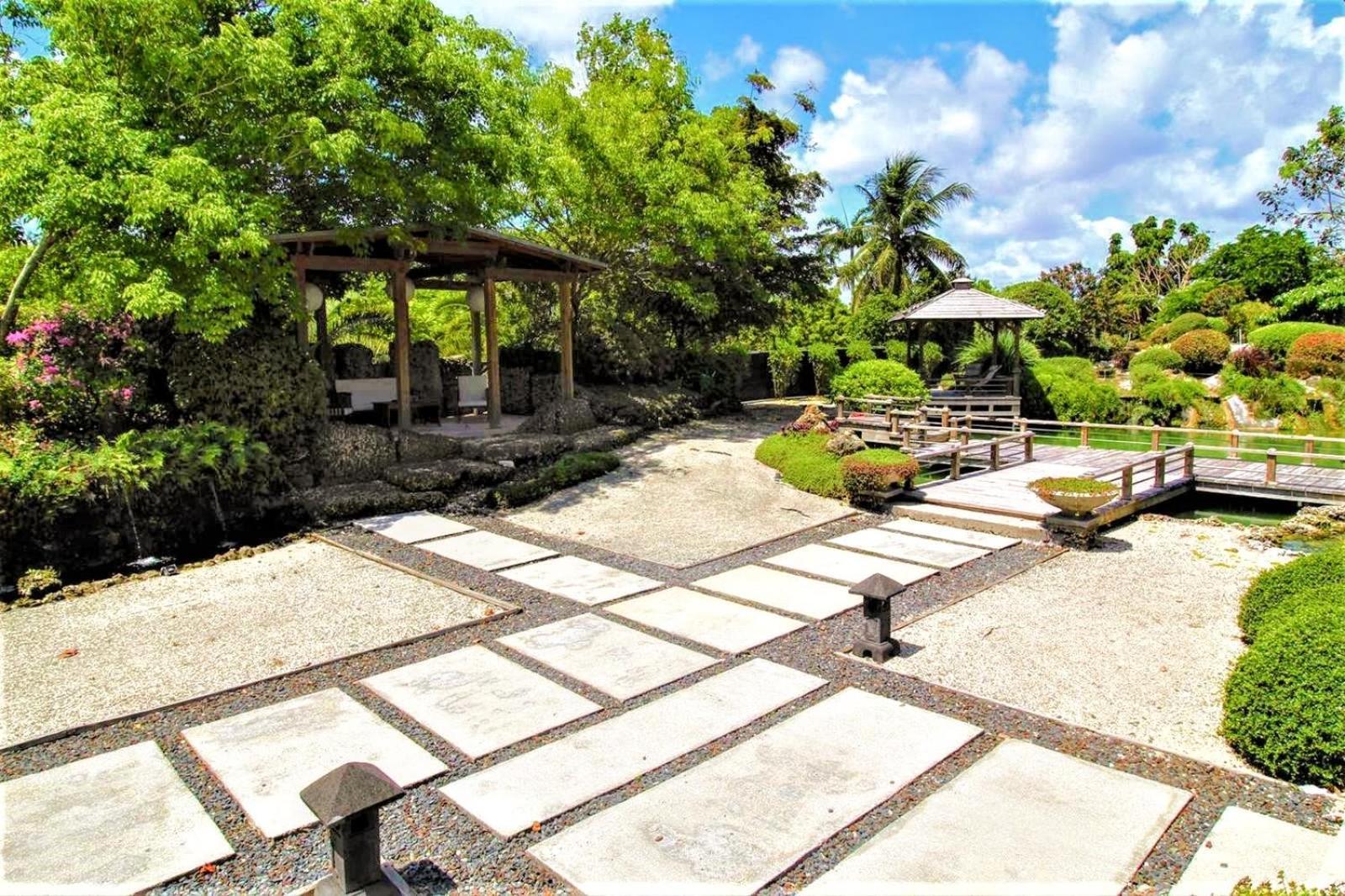 Vila Magical Wonderkoi House In A Japanese Koi Garden Miami Exteriér fotografie