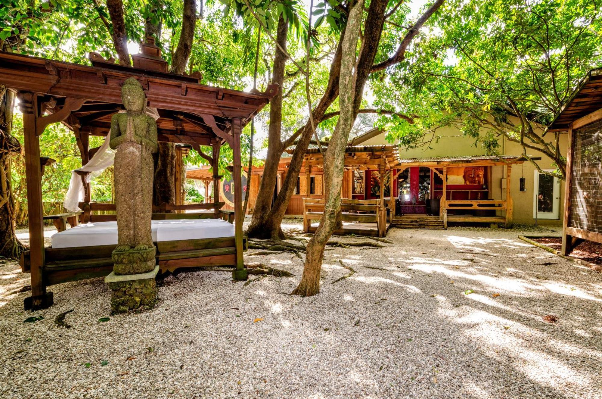 Vila Magical Wonderkoi House In A Japanese Koi Garden Miami Exteriér fotografie