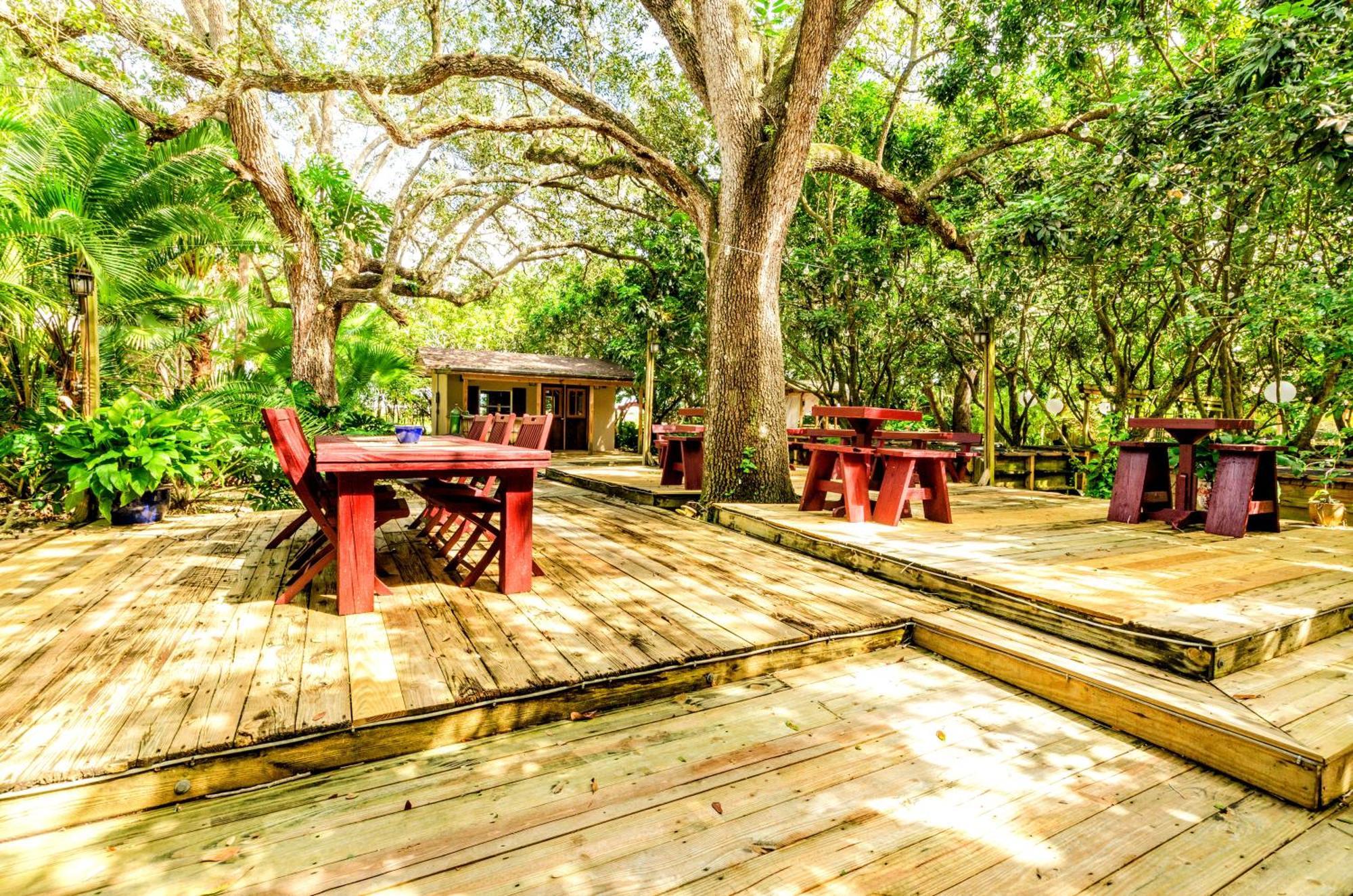 Vila Magical Wonderkoi House In A Japanese Koi Garden Miami Exteriér fotografie